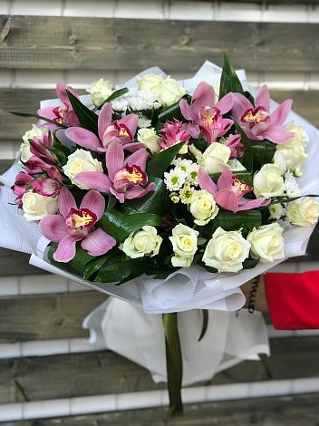 Букет цветов из: Розы и Хризантемы в Сулее