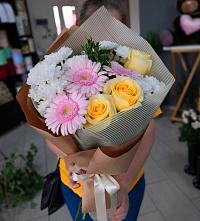 Букет цветов из:  Герберы, Розы и Хризантемы в Сулее