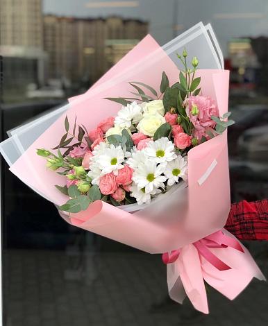 Букет цветов из: Розы, Лизиантусы и Хризантемы в Сулее